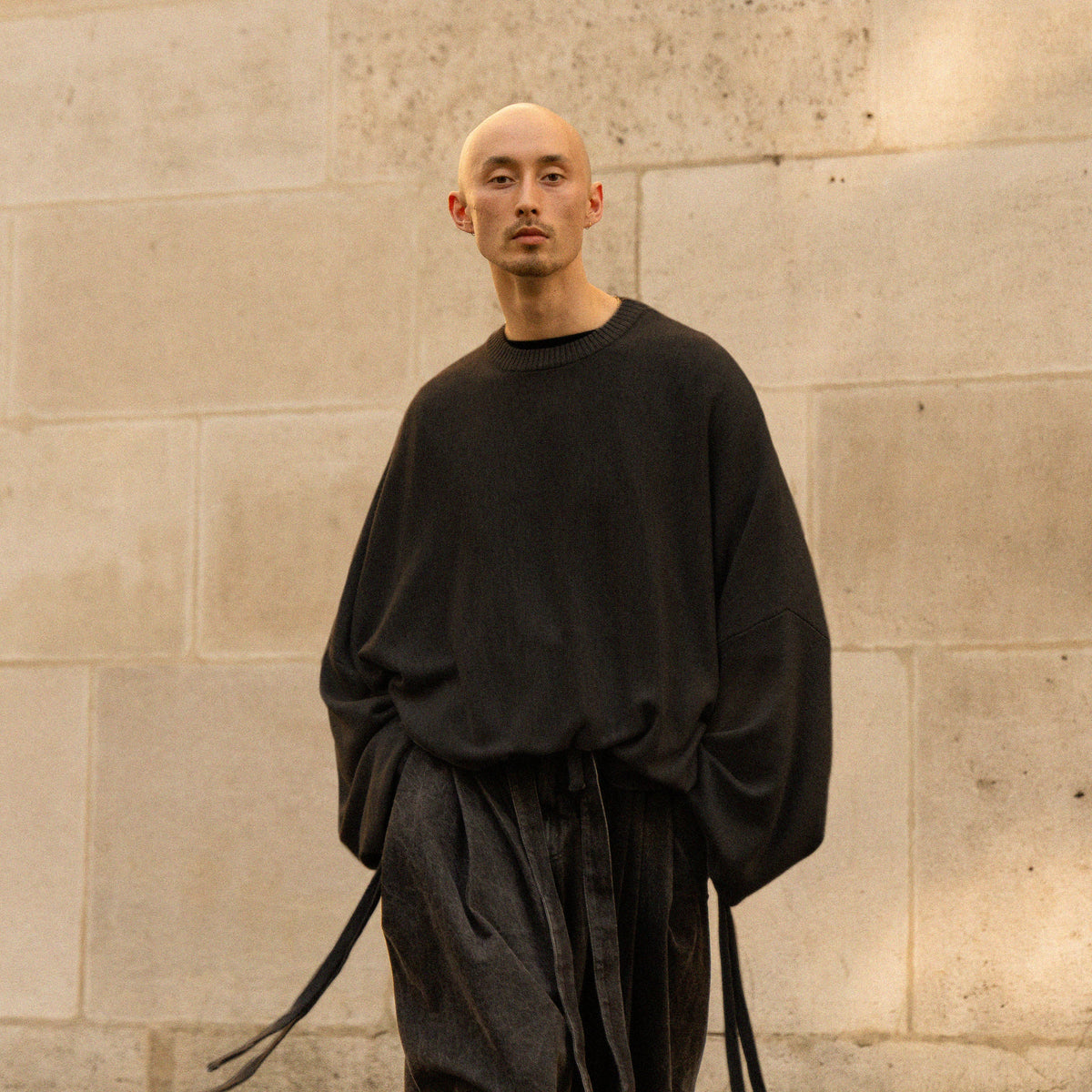 JUMPER-BLACK-OVERSIZED-GENDERLESS-LOUISRUBI-LR3