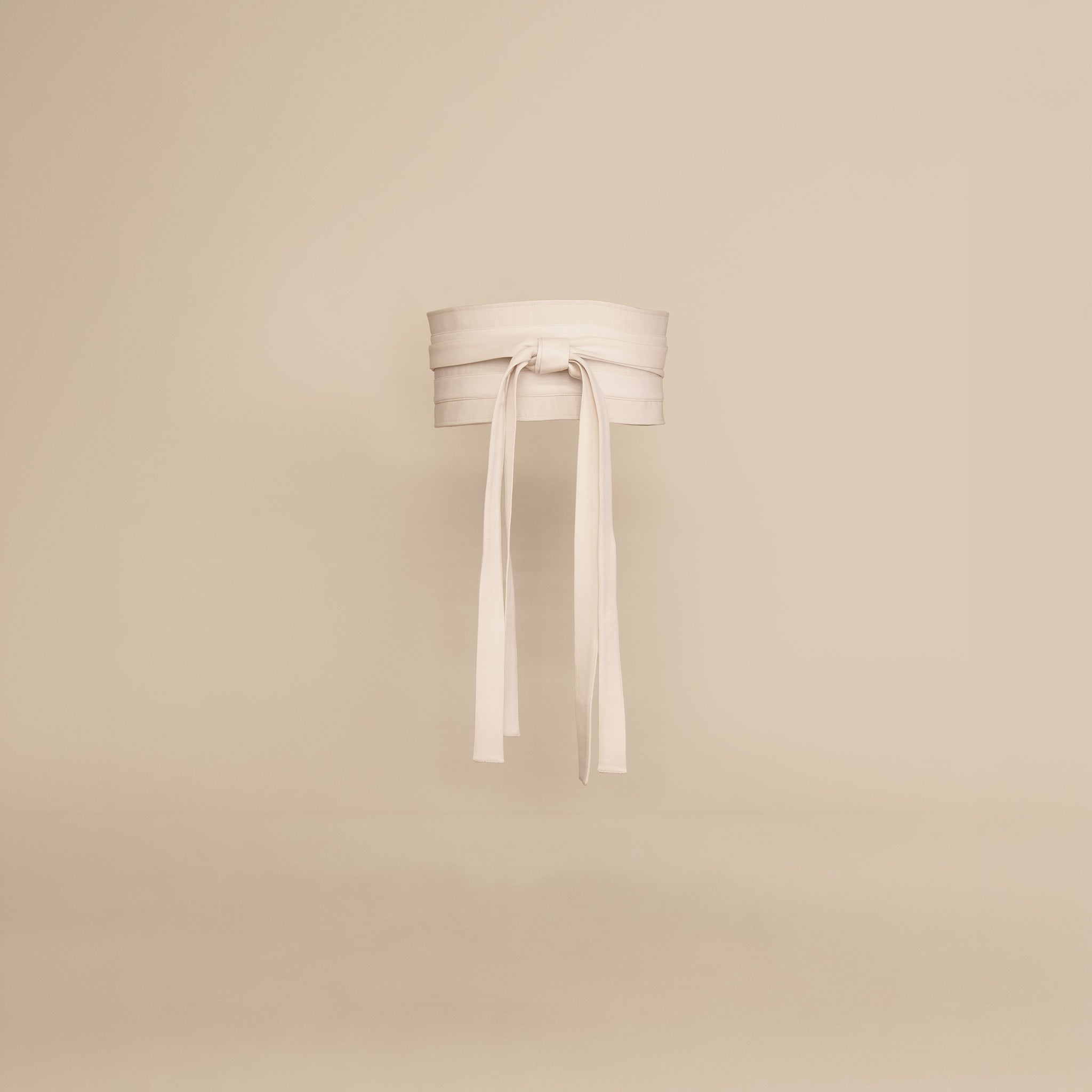 One size belt in ecru | LR3