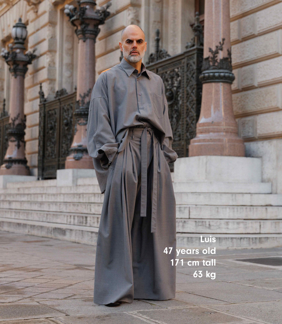 GRAY-TROUSERS-PEOPLE-SIZES-LR3-LOUIS-RUBI
