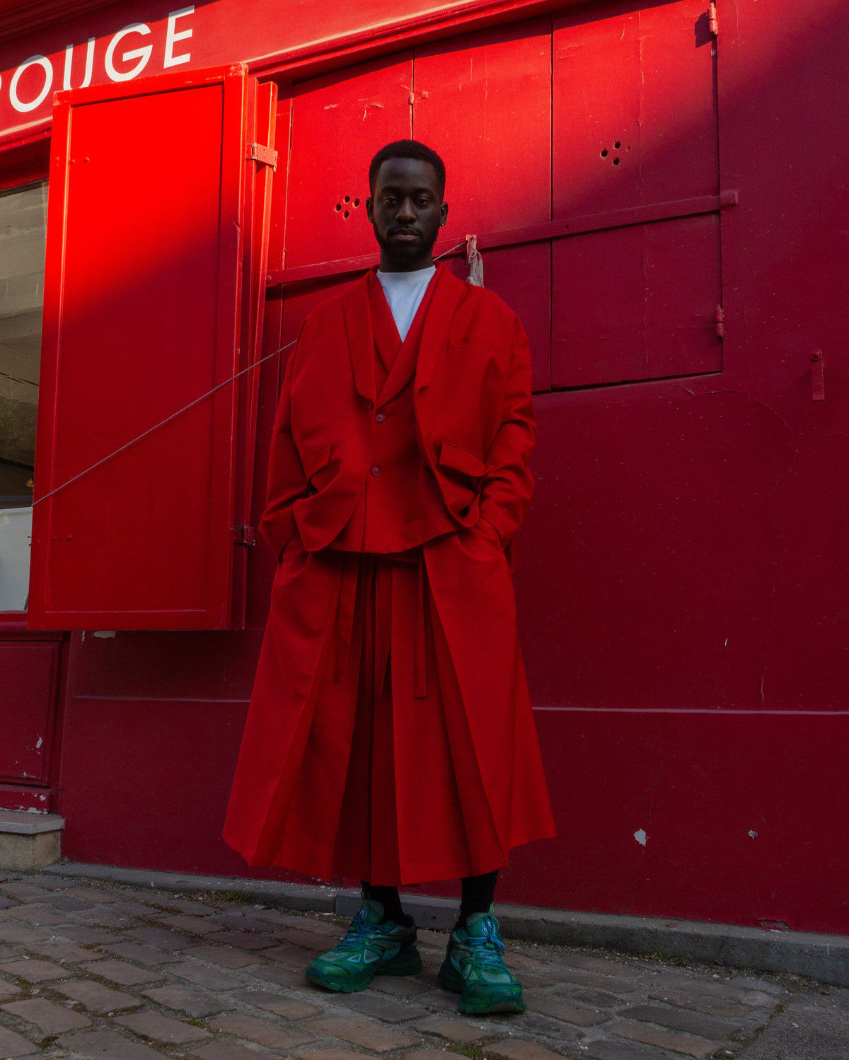 RED-SUIT-STREETSTYLE-LR3-LOUIS-RUBI