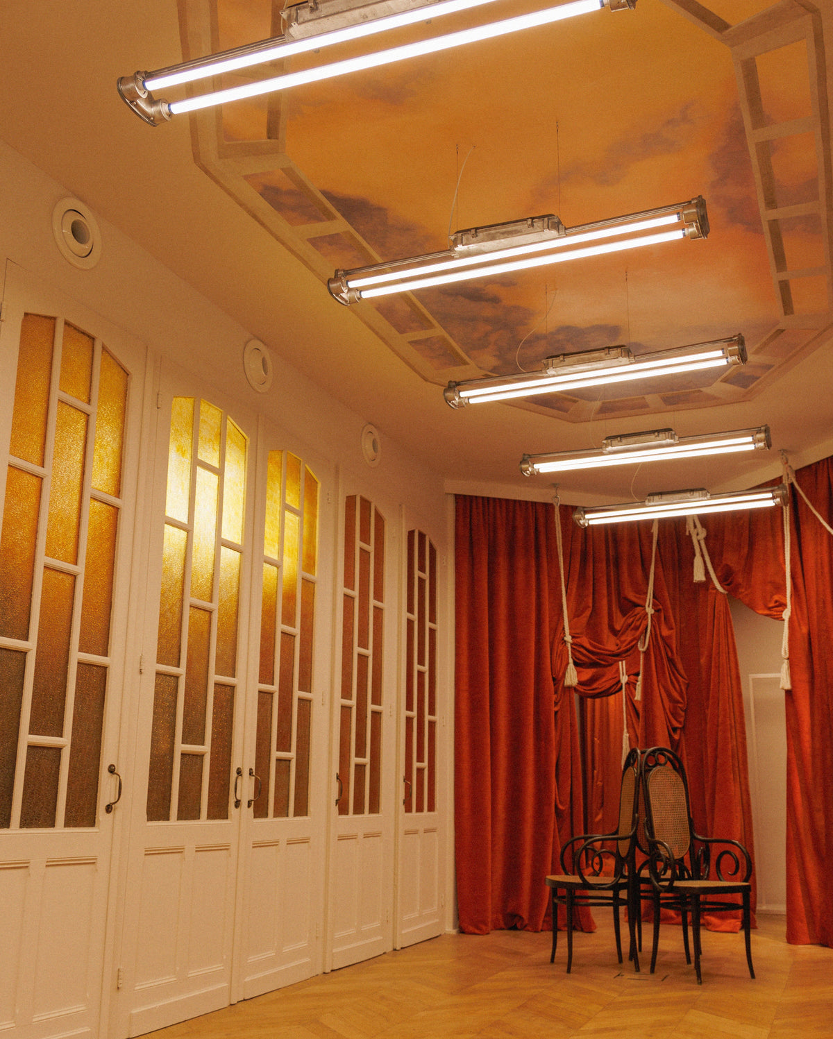 BOUTIQUE-PARIS-INTERIOR-LOUIS-RUBI-LR3