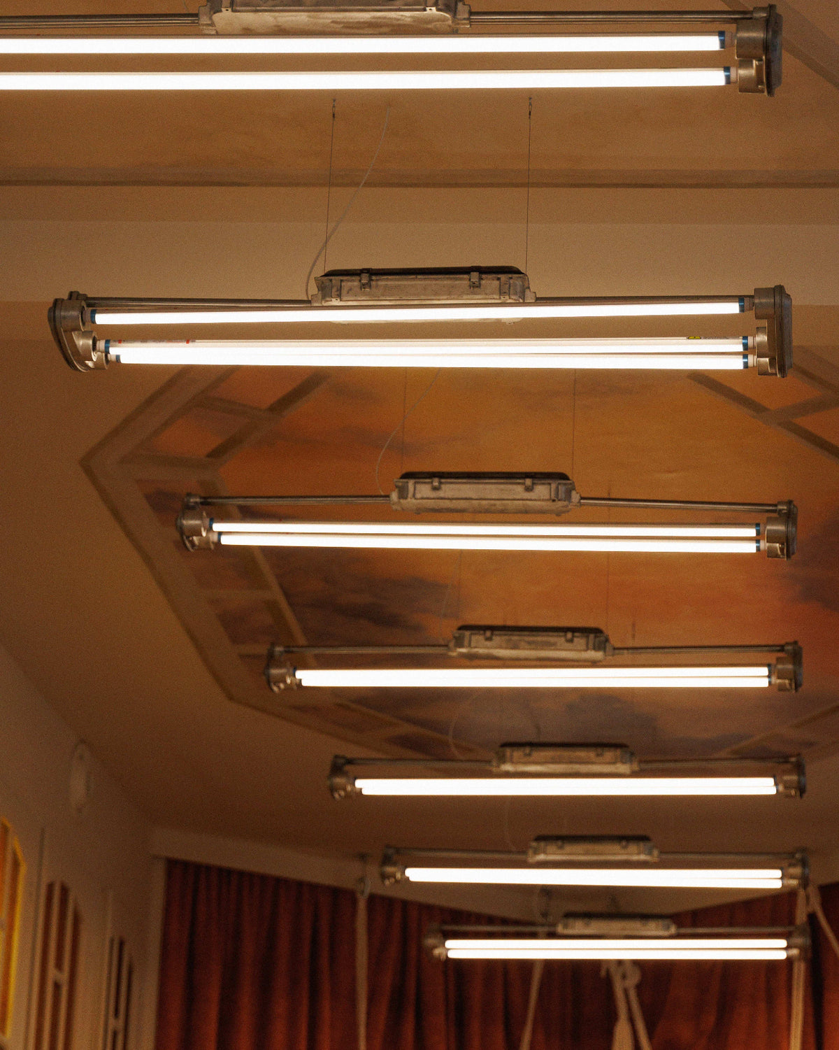 NEONS-CEILING-TROMPE-LOEIL-LR3-LOUIS-RUBI