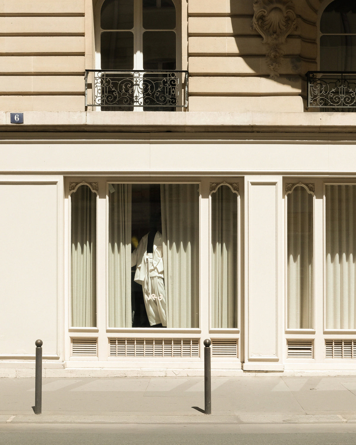 PARIS-BOUTIQUE-FACADE-WINDOW-LOUIS-RUBI-LR3