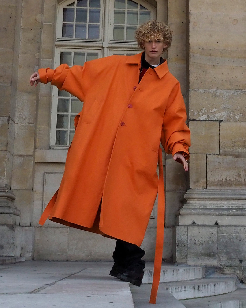 ORANGE-COAT-OVERSIZE-STREETSTYLE-LR3-LOUIS-RUBI