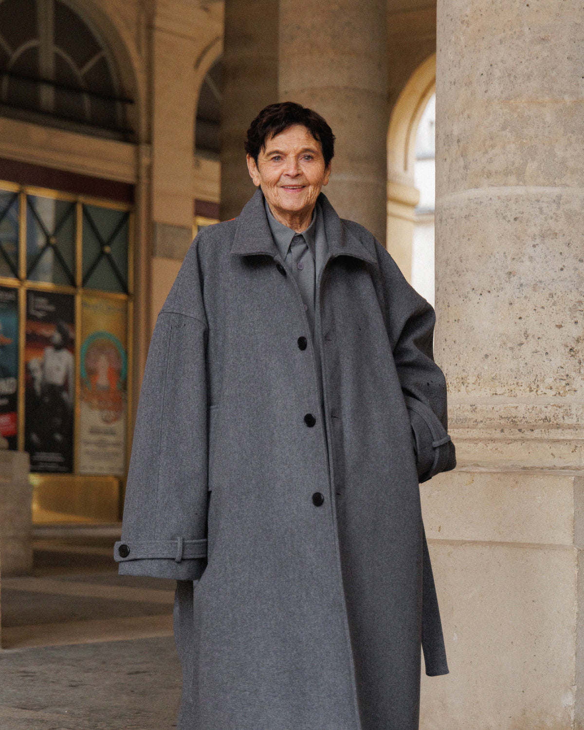 GRAY-COAT-STREETSTYLE-LR3-LOUIS-RUBI