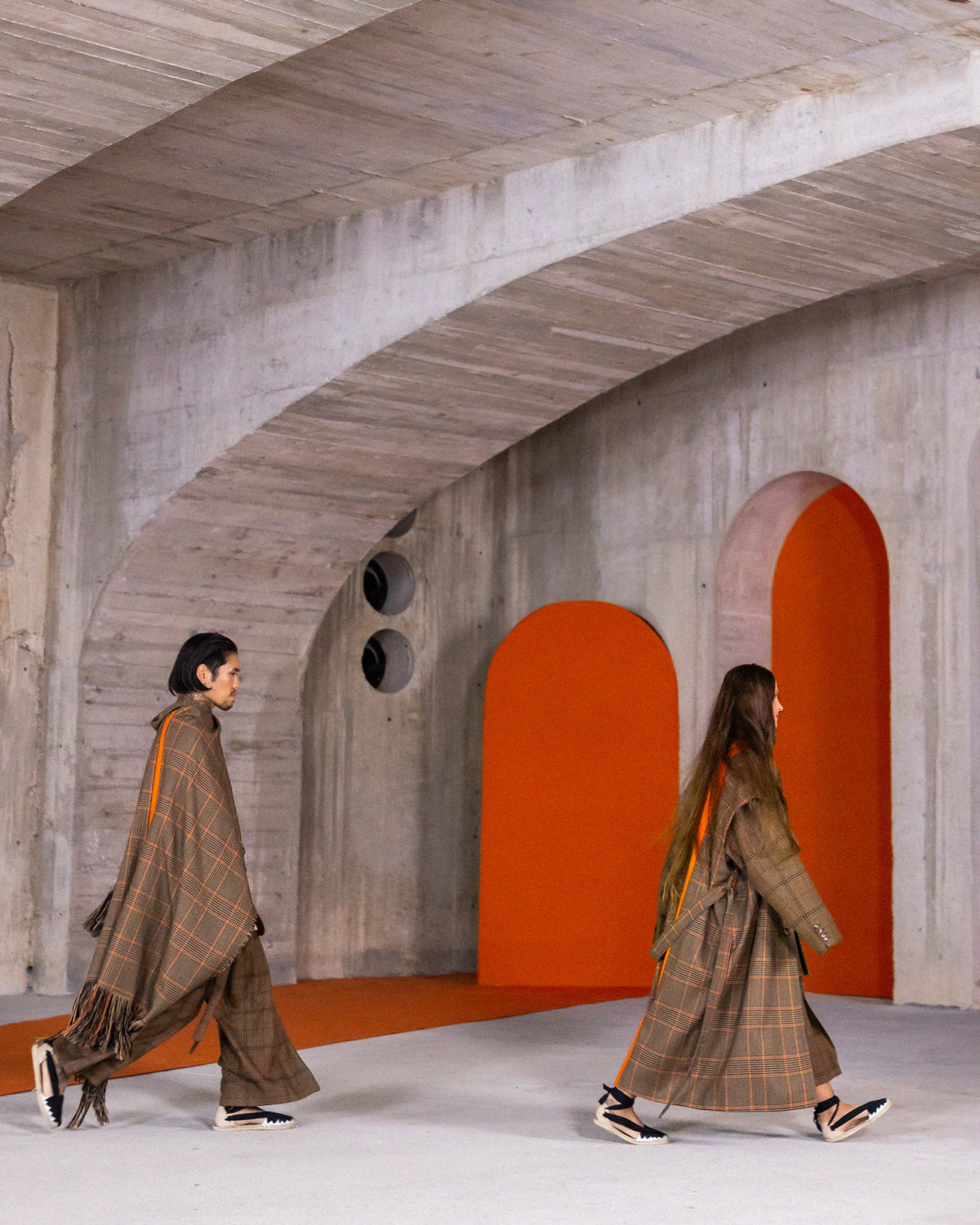 DESFILÉ-BARCELONA-CHECKS-COATS-LR3-LOUIS-RUBI