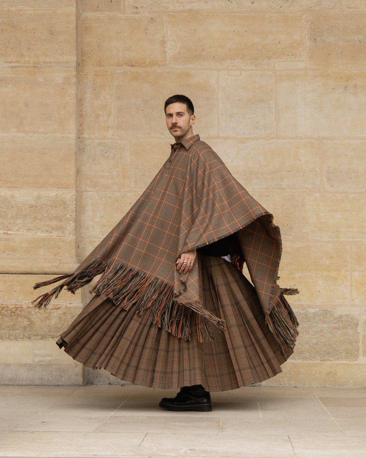 CHECKS-CAPE-SKIRT-STREETSTYLE-LR3-LOUIS-RUBI