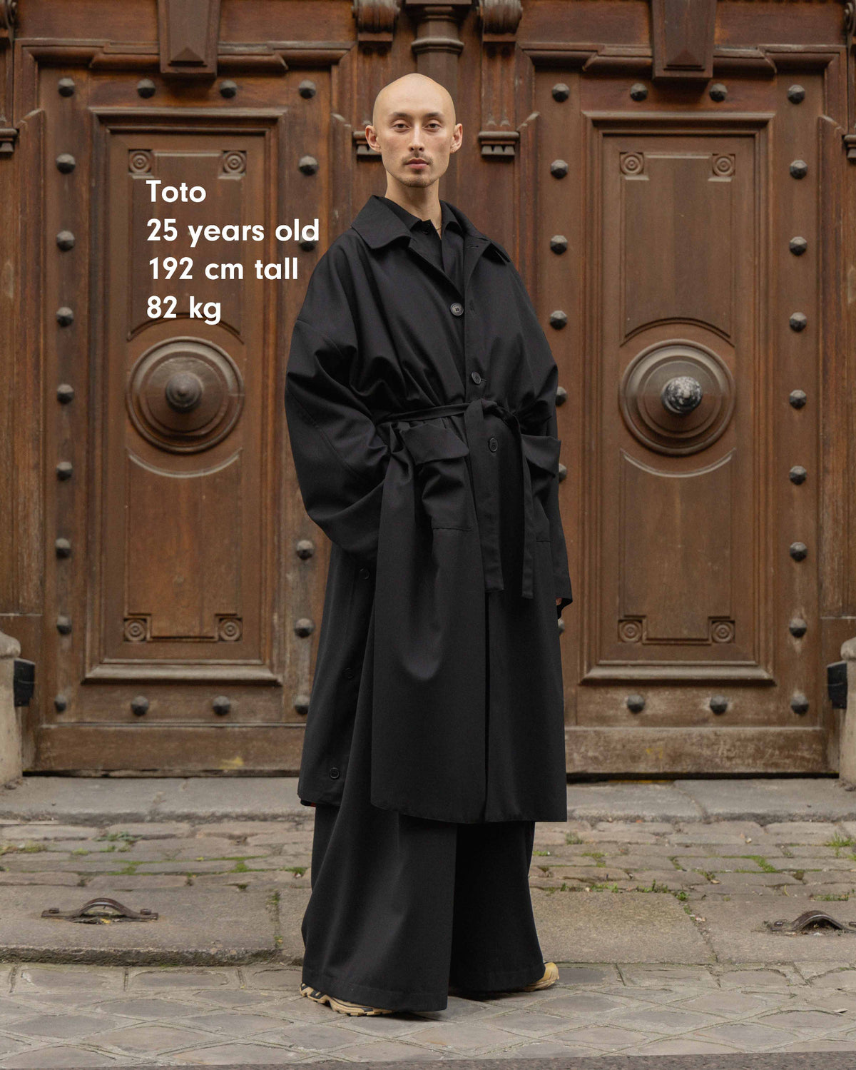 BLACK-TRENCHCOAT-MEASURES-LOUIS-RUBI-LR3