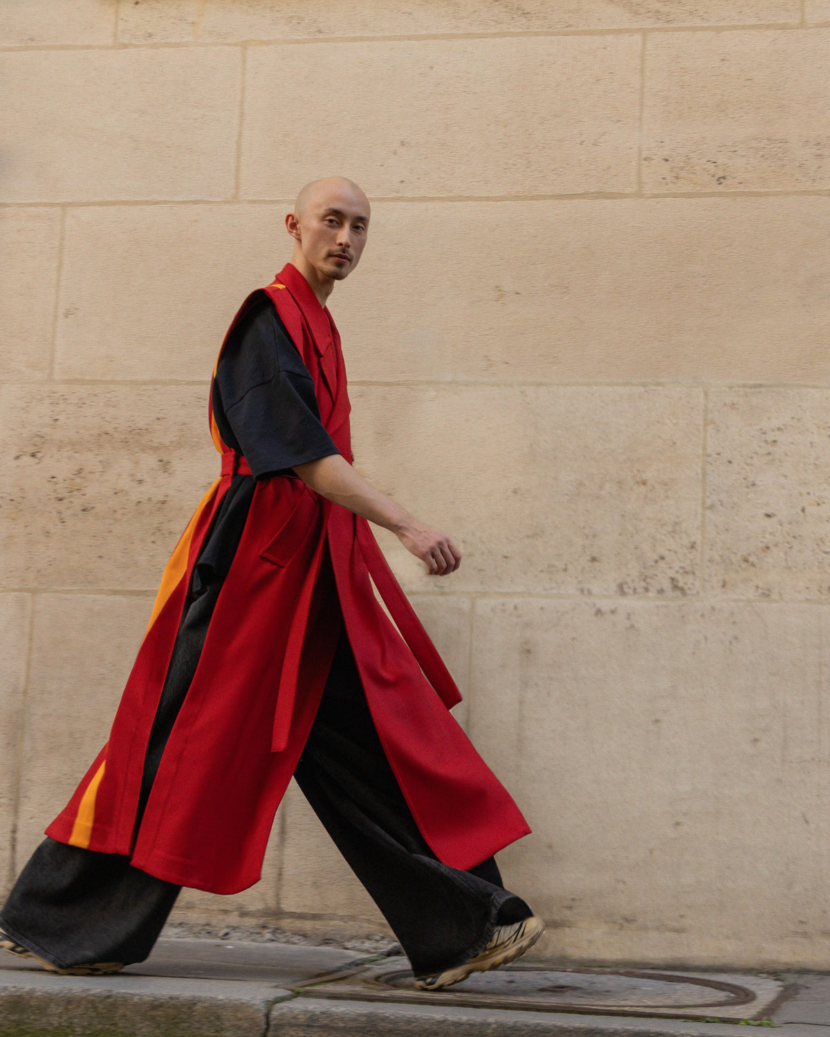 OPENCOAT-RED-PORTRAIT-STREETSTYLE-LR3-LOUIS-RUBI